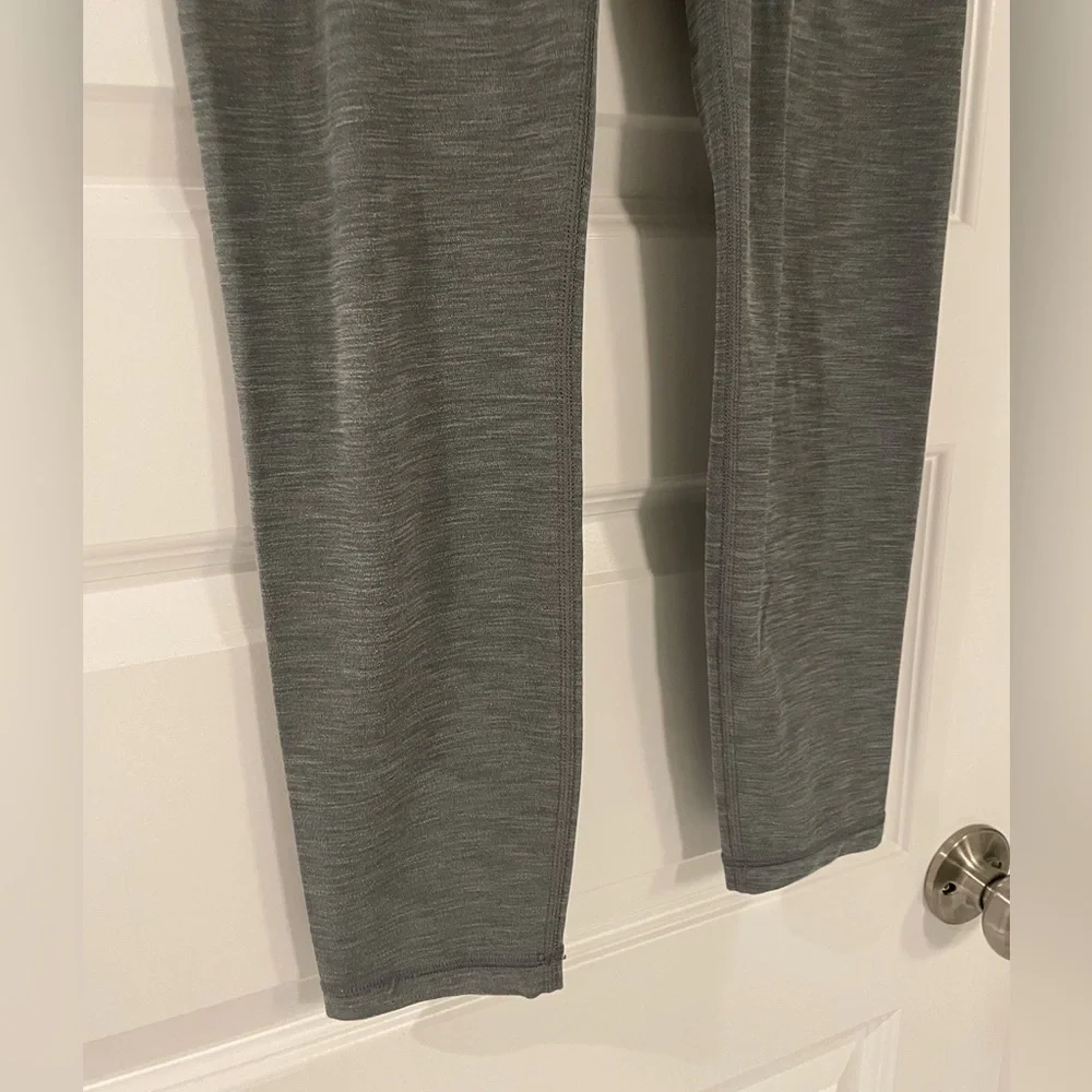 Athleta Ultra High Rise Elation 7/8 leggings, grey, size small - Picture 4 of 5